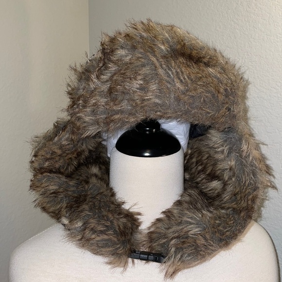 SA Nordic trapper fur lined earflap hat w chin buckle. One size fits most. - Picture 5 of 12